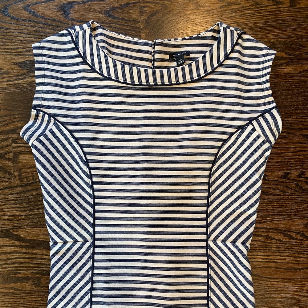 CAP SLEEVE STRUCTURED TOP